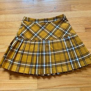 Cute plaid skit size small worn once
